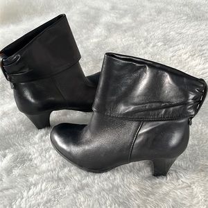 Black leather BGBG ankle boots size 10